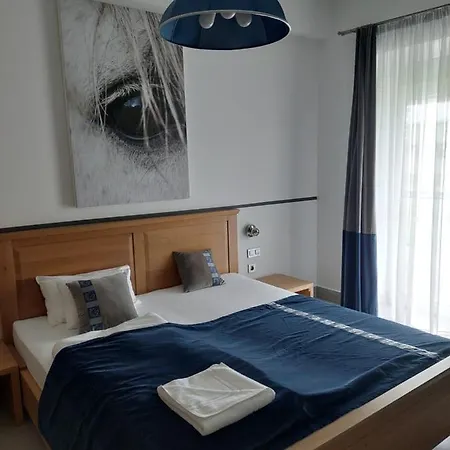 Hedervari Lovas Vendeghaz Penzion 3*