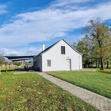Hedervari Lovas Vendeghaz בית הארחה