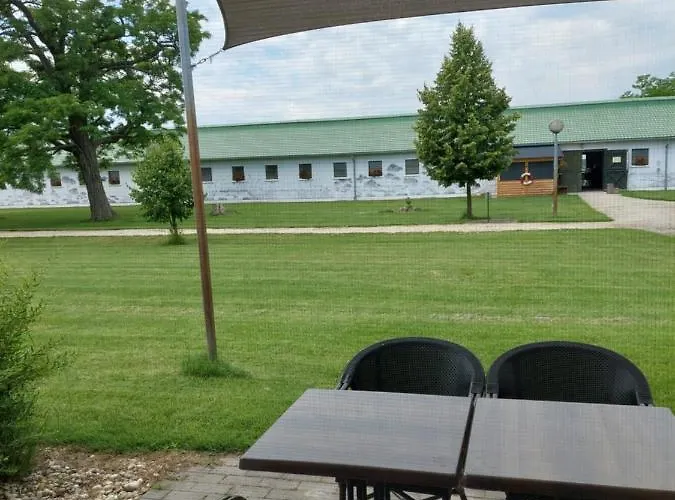 Hedervari Lovas Vendeghaz Hédervár